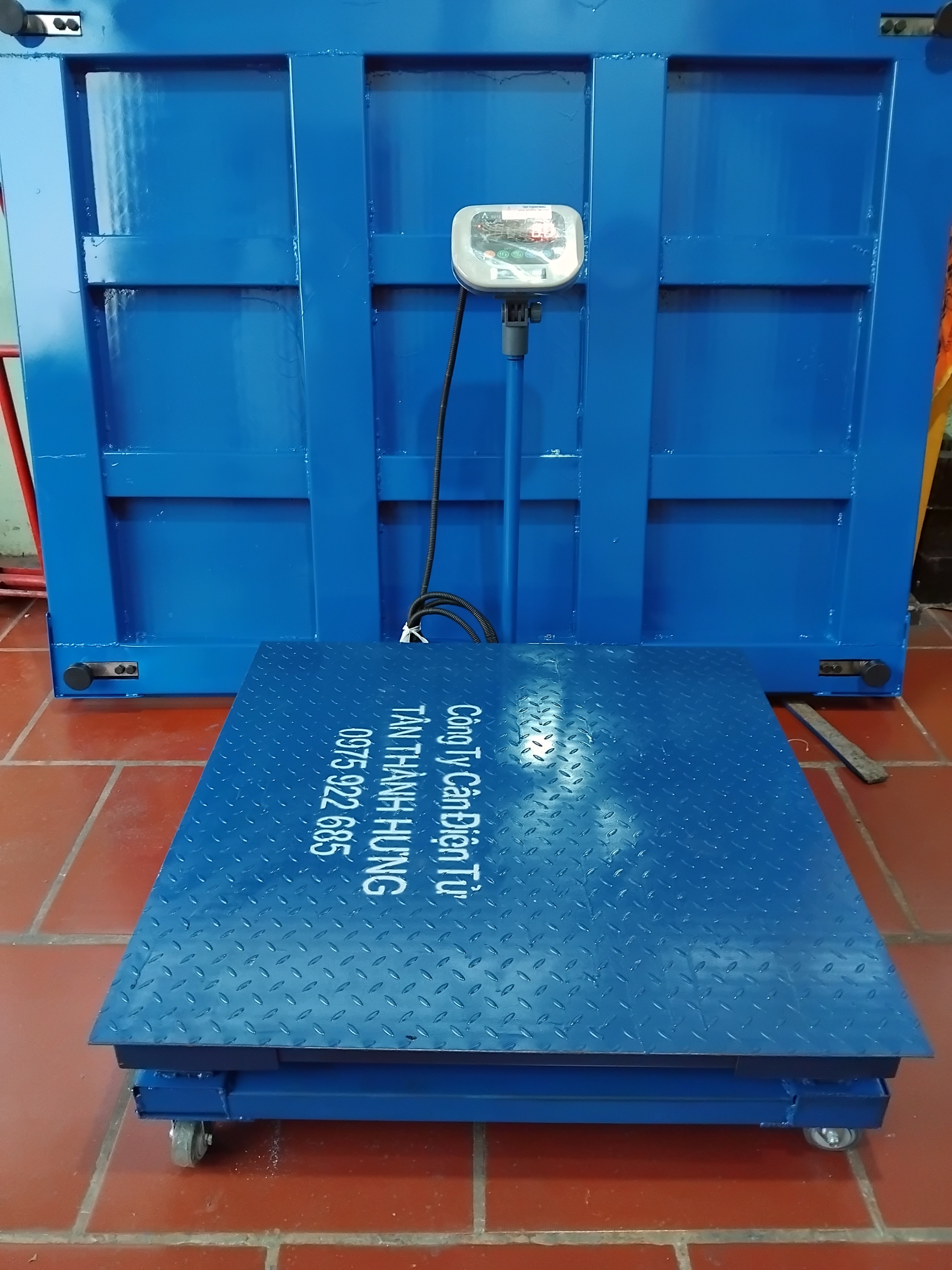 CÂN SÀN 1 TẤN + KHUNG BÁNH XE DI CHUYỂN