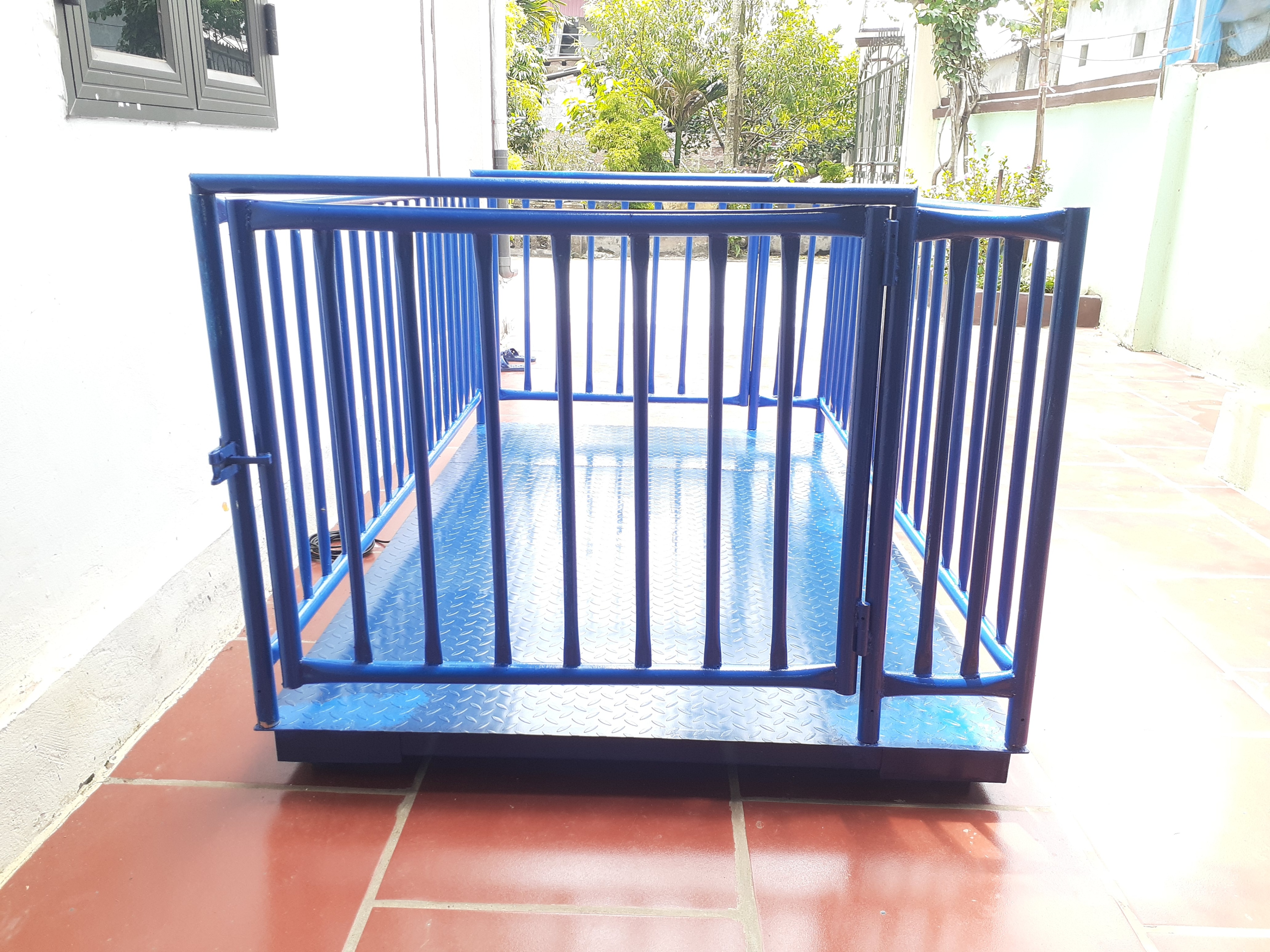 CÂN ĐỘNG VẬT 1.2M x 2M , MỨC CÂN 2 TẤN